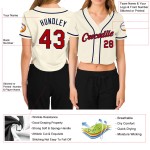 Maillot de baseball court personnalisé rouge-bleu marine à col en V crème pour femme Maillot de baseball court personnalisé rouge-bleu marine à col en V crème pour femme
