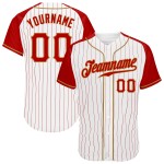 Maillot de baseball blanc à manches raglan dorées, authentique et personnalisé, rouge et rayures anciennes Maillot de baseball blanc à manches raglan dorées, authentique et personnalisé, rouge et rayures anciennes